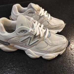 New Balance 9060 US Men's 6 Women's 7.5
